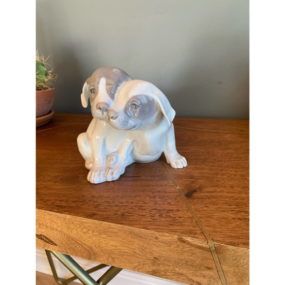 Vintage Royal Copenhagen Porcelain Puppies Figurine #260 circa 1960’s - Picture 2 of 9